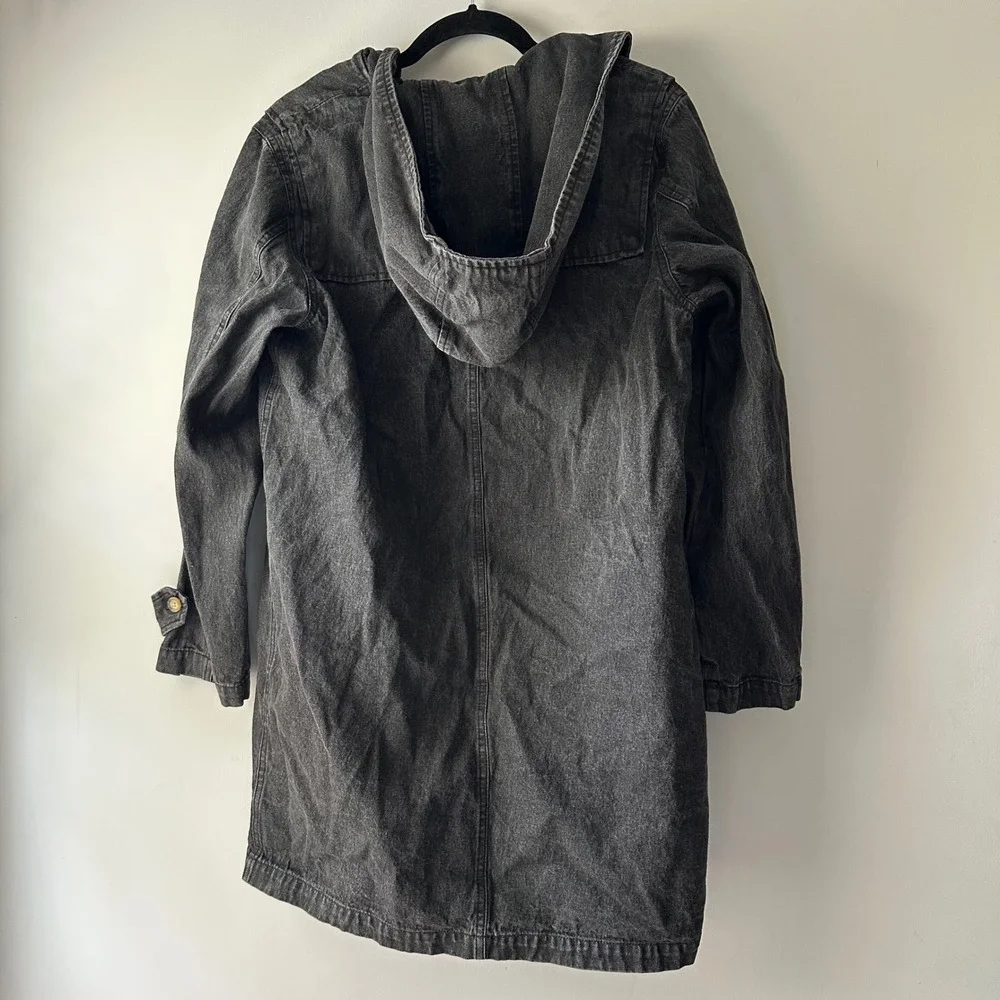 Denim & Co. embrace classic